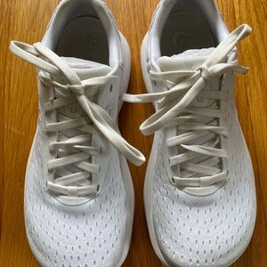 Topo Athletic Atmos Women’s Running Shoe